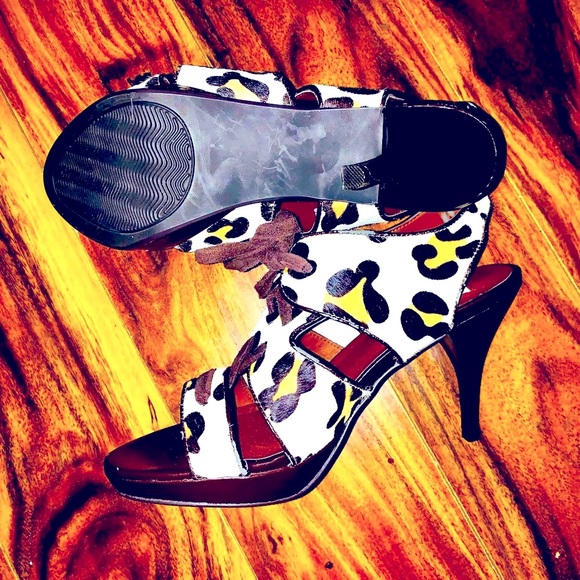 A J Valenci Lace Up Heels Open Toe Cow Print Leather Upper 7.5 Like New - Picture 2 of 5